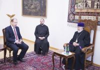 Վեհափառ Հայրապետը դեսպանին հետ