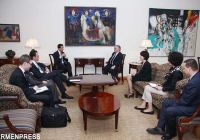 Եդուարդ Նալպանտեան խորհրդարանականներուն հետ