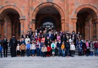 Վեհափառ Հայրապետին հետ խմբանկար