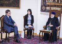 Վեհափառ Հայրապետը դեսպանին հետ