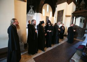 Հիւրերը Մայր Տաճարին մէջ