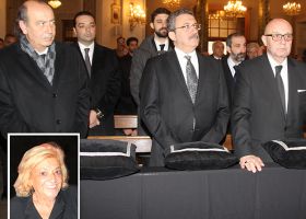 Պետրոս Շիրինօղլու եւ իր ընտանիքի անդամները կը հետեւին յուղարկաւորութեան տխուր արարողութեան (Լուսանկարներ՝ Արի Թաշ)