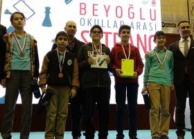 Մրցանակաբախշութենէն դրուագ մը (Լուսանկարը՝ դպրոցէն)