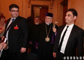 Փարիզ, 19 Յունիս 2015 թ., Ուրբաթ, Ֆրանսայի Ազգային ժողովի «Քոլպէր» դահլիճի երդիքին տակ կազմակերպուած քննարկում. «Թուրքիոյ մէջ արդարութիւնը ինչպէ՞ս վերադարձնել հայոց»։ Դրուագ մը՝ Պուրպոնեան պալատէն ներս Հայ դատի Ֆրանսայի գրասենեակին նախաձեռնութեամբ տեղի ունեցած ասուլիսէն։ (Լուսանկար՝ Յովհաննէս Երամեան)