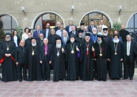 Արամ Ա. Կաթողիկոս եւ Գահիրէի ժողովականները