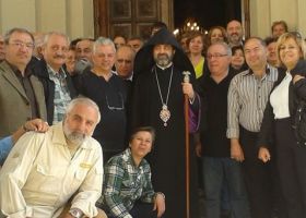 Պուքրէշի մէջ խմբանկար (Լուսանկարը՝ դպրոցէն)