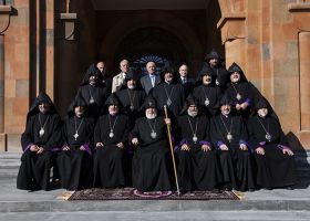 Վեհ. Հայրապետը եւ ժողովականները