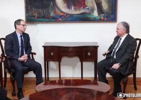 Չարզ Քուփչան եւ Եդուարդ Նալպանտեան