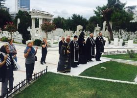 Դրուագ մը հոգեհանգստեան պաշտօնէն (Լուսանկարը՝ գերեզմանատան յանձնախումբէն)