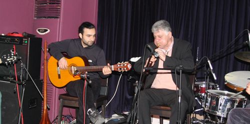 Սուրէն Ասատրեան տուտուկի նուագի ընթացքին (Լուսանկարներ՝ Արի Թաշ)