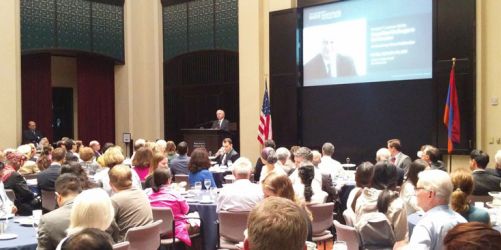 Նախարար Եդուարդ Նալպանտեան ելոյթի ընթացքին